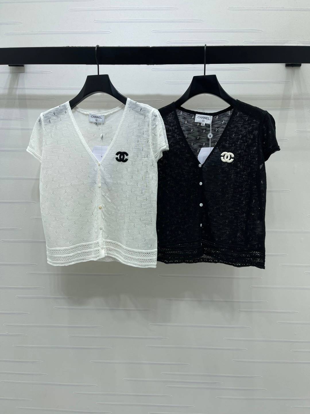CHANEL シャネル ニットカーディガン Vネック 半袖 ショート丈 ホワイト ブラック