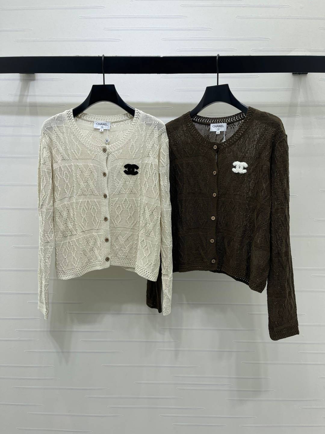 CHANEL シャネル ニットカーディガン 長袖 ボタン クルーネック ベージュ ブラウン