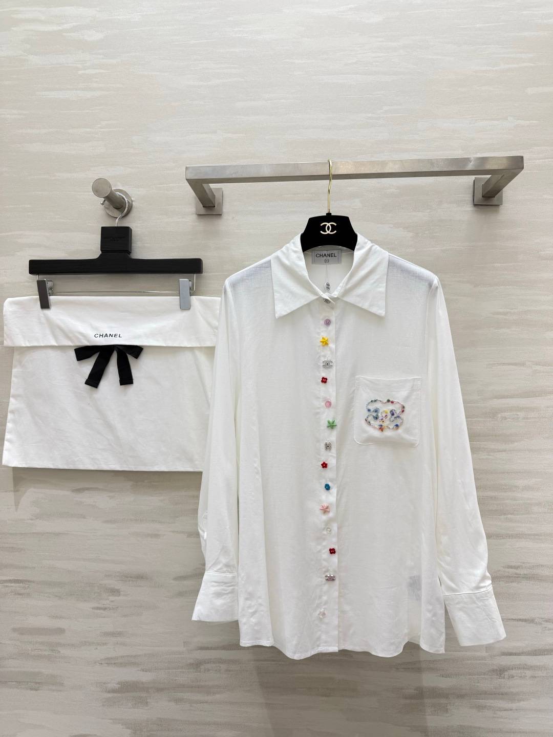 CHANEL シャネル シャツ 長袖 別注ボタン 通勤 ホワイト