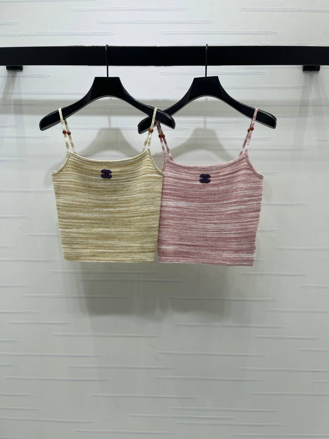 CHANEL シャネル ノースリーブトップス ショート丈 ロゴ レディース ベージュ ピンク