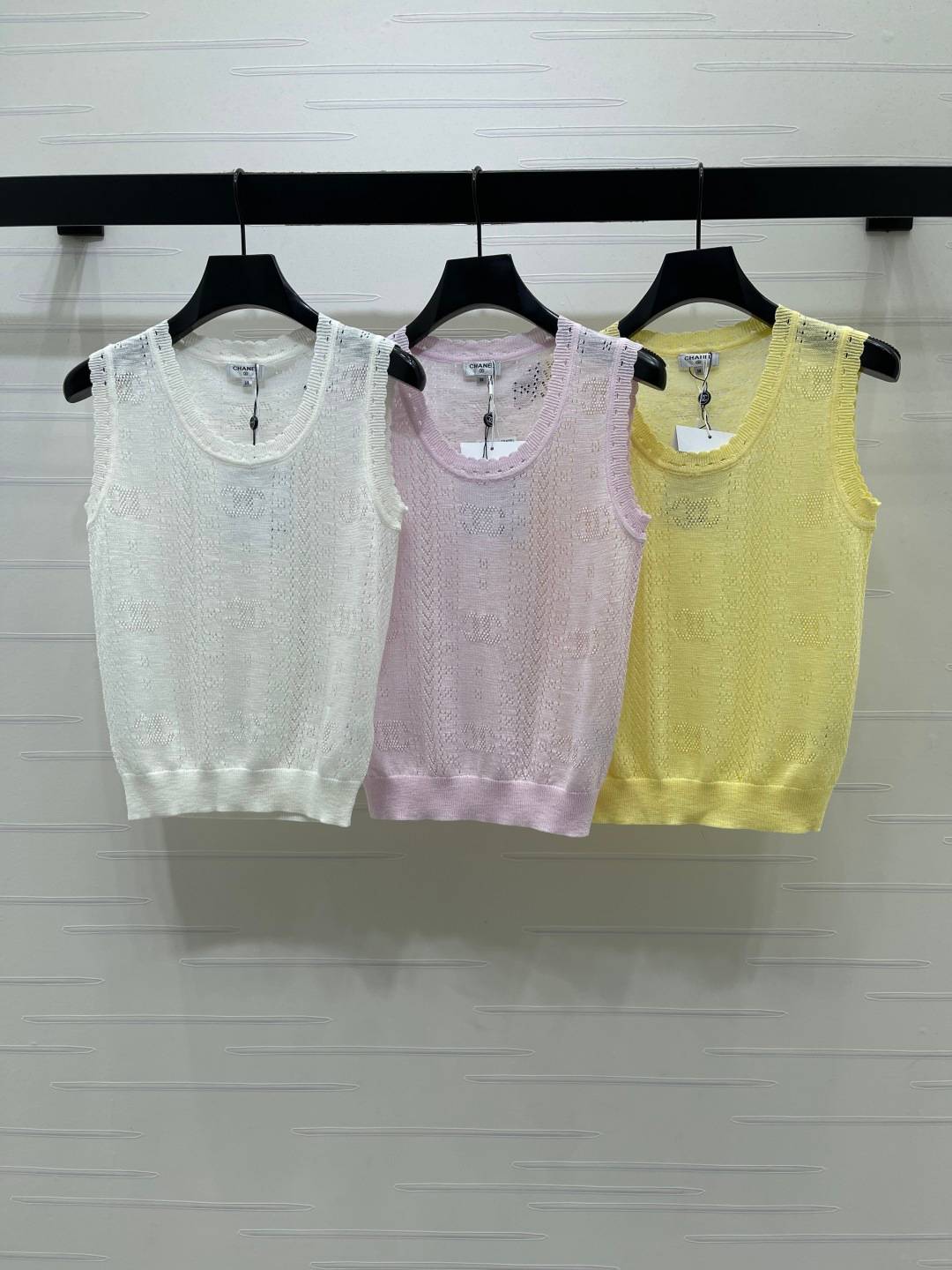 CHANEL シャネル ベスト クルーネック ロゴ レディース ホワイト