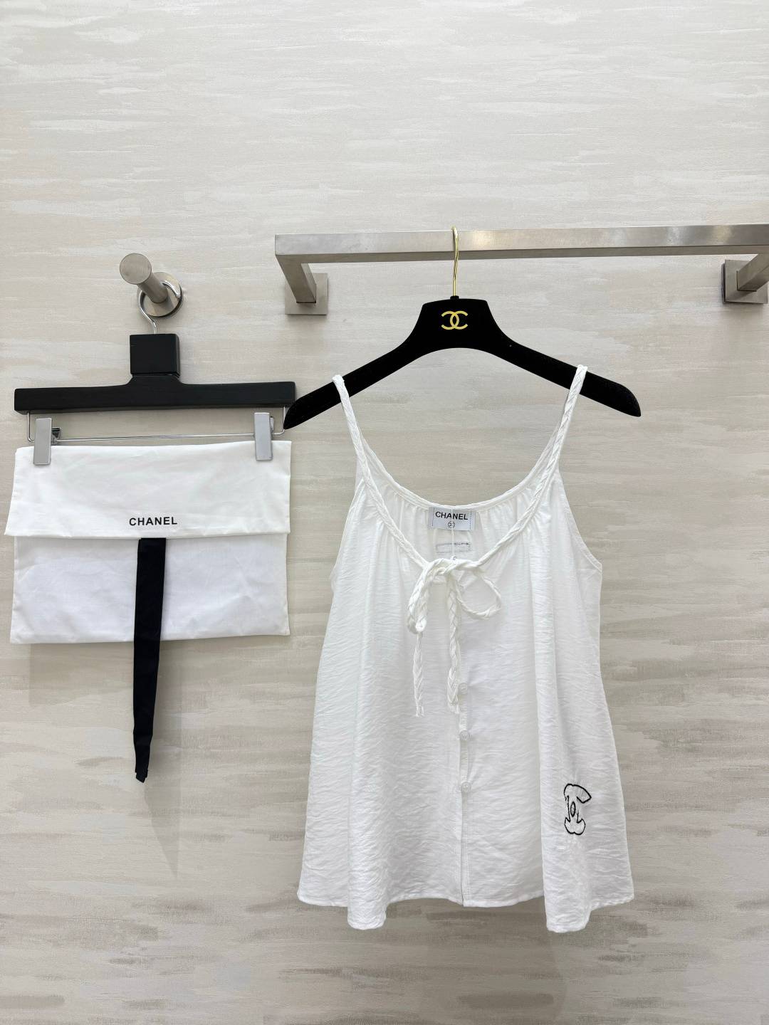 CHANEL シャネル ノースリーブトップス 前開き ロゴ レディース ホワイト