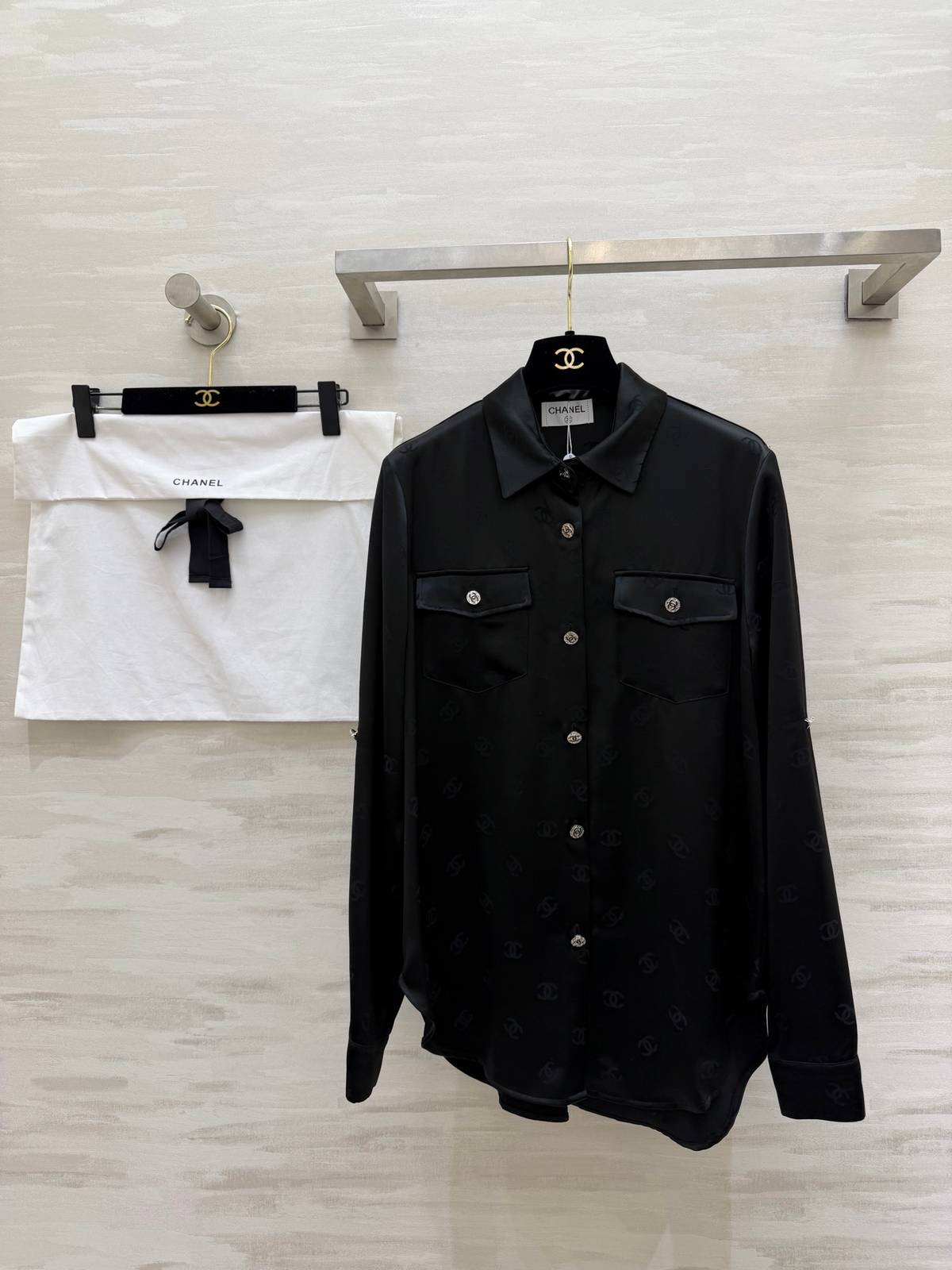 CHANEL シャネル 長袖 襟付き ロゴ ブラック