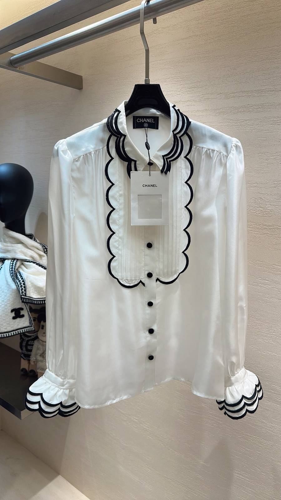 CHANEL シャネル フリルブラウス 長袖 フリル 黒 白