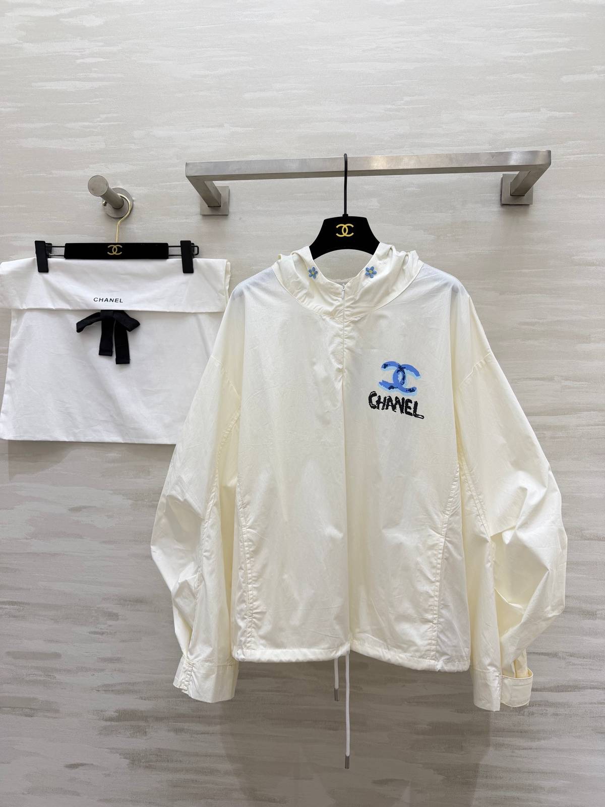 CHANEL シャネル プルオーバー 長袖 ロゴ 刺繍 オフホワイト