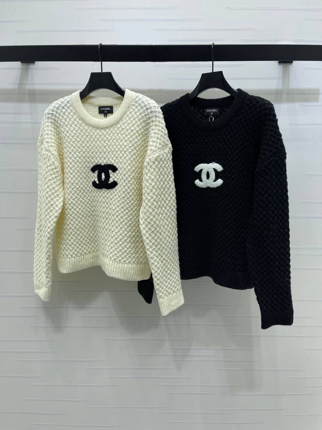 CHANEL シャネル ニットセーター ロゴ ブラック ベージュ