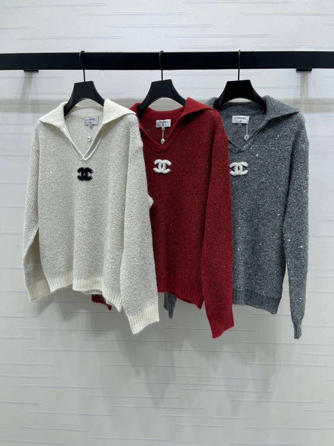 CHANEL シャネル ニットセーター Vネック 長袖 ロゴ ブラック レッド グレー