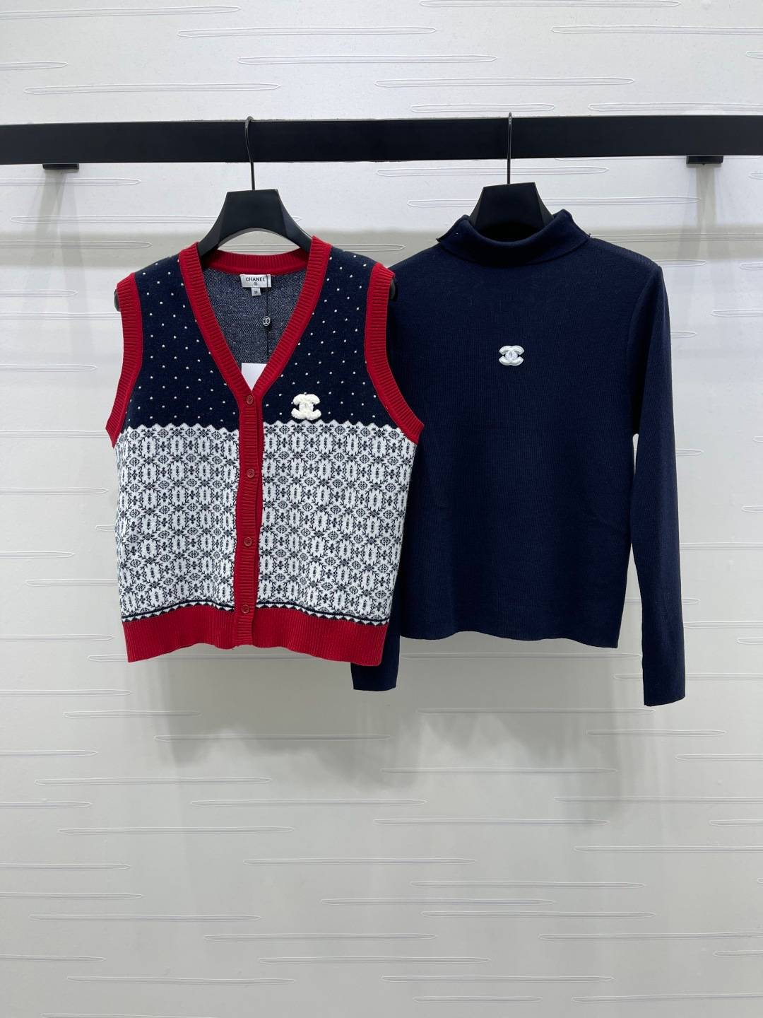 CHANEL シャネル ニットセーター タートルネック Vネック ロゴ ブラック