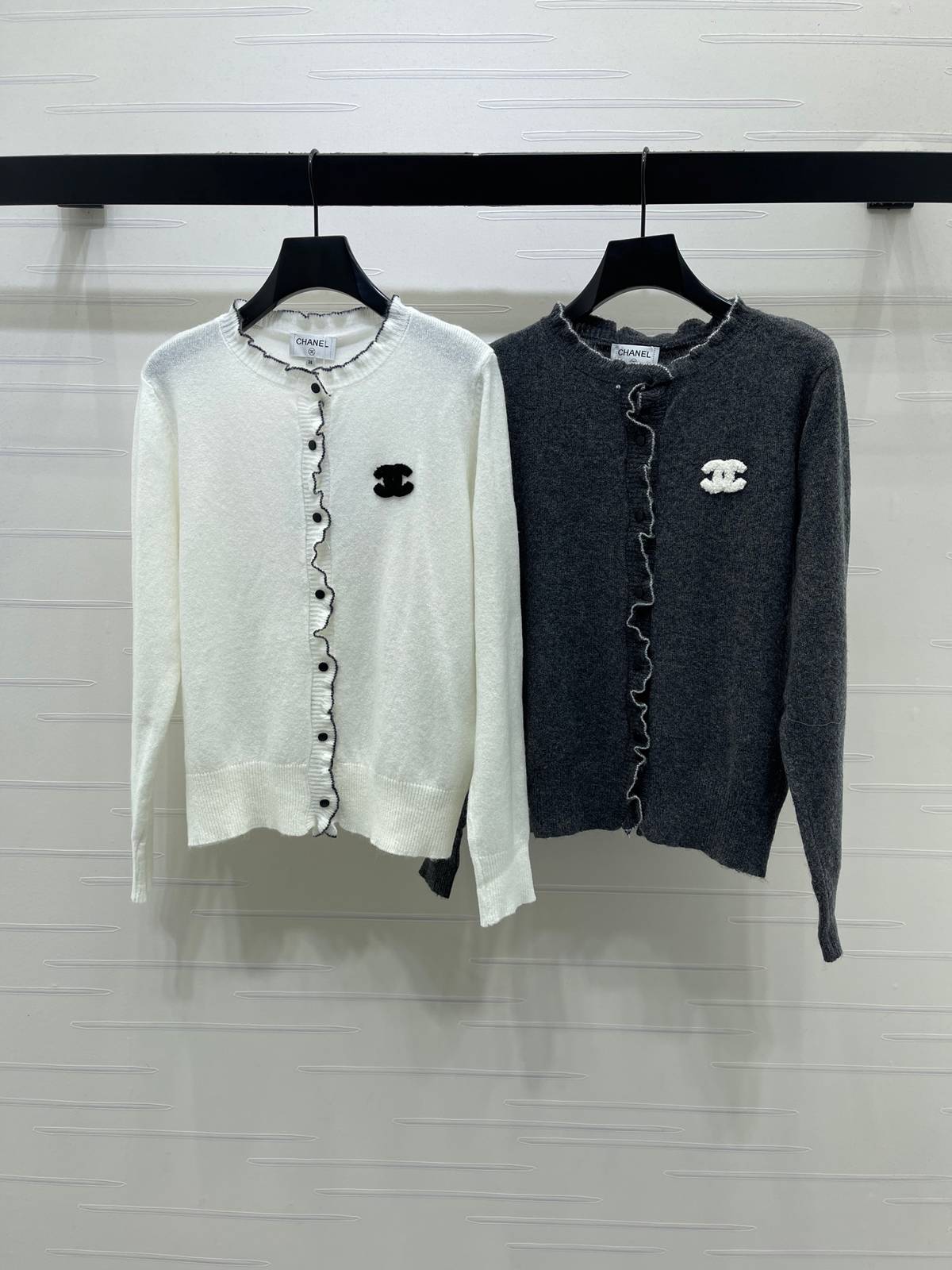 CHANEL シャネル ニットカーディガン 長袖 ボタン ブラック ベージュ