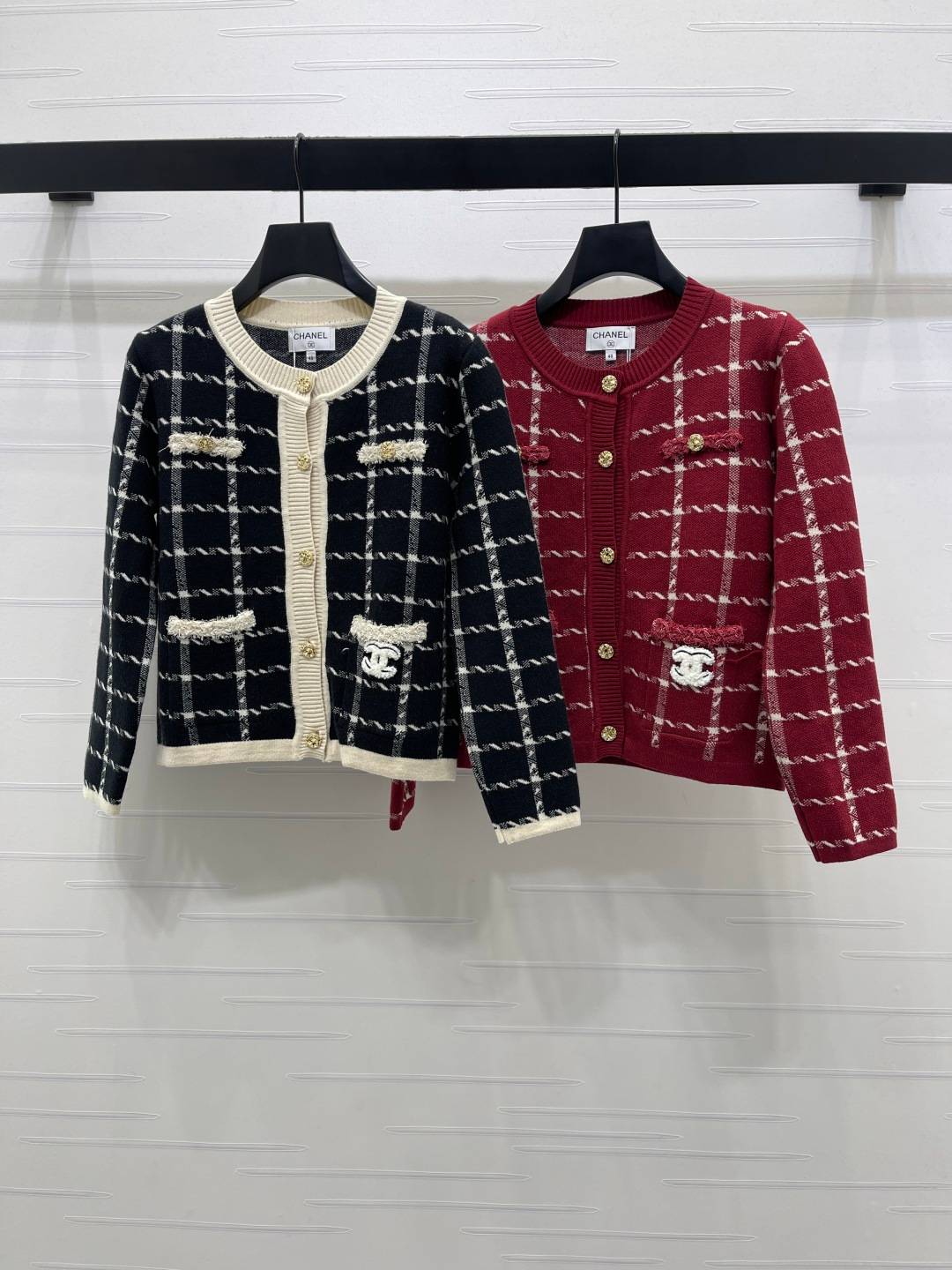 CHANEL シャネル ニットカーディガン 長袖 クルーネック ボタン ブラック ワインレッド