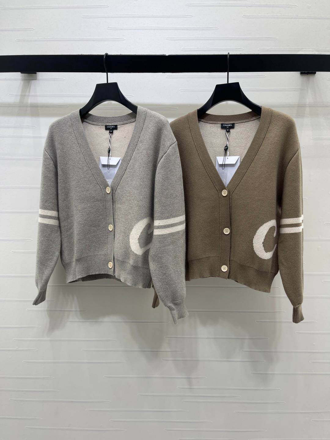 CHANEL シャネル ニットカーディガン 長袖 Vネック ボタン レディース グレー ブラウン