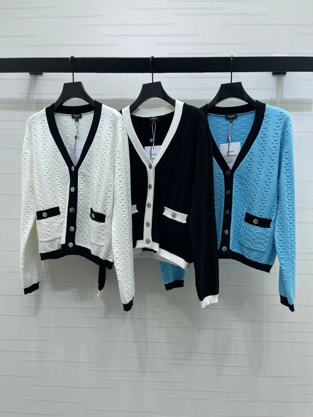 CHANEL シャネル ニットカーディガン Vネック 長袖 ホワイト