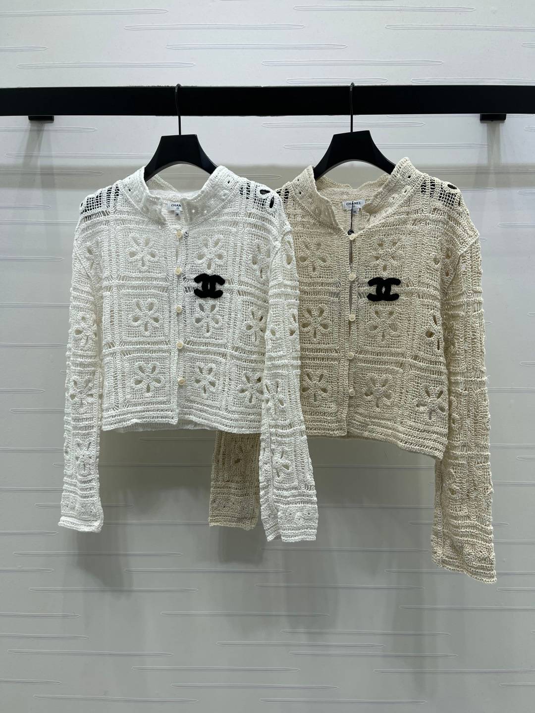 CHANEL シャネル ニットカーディガン 長袖 クルーネック ボタン レディース ホワイト