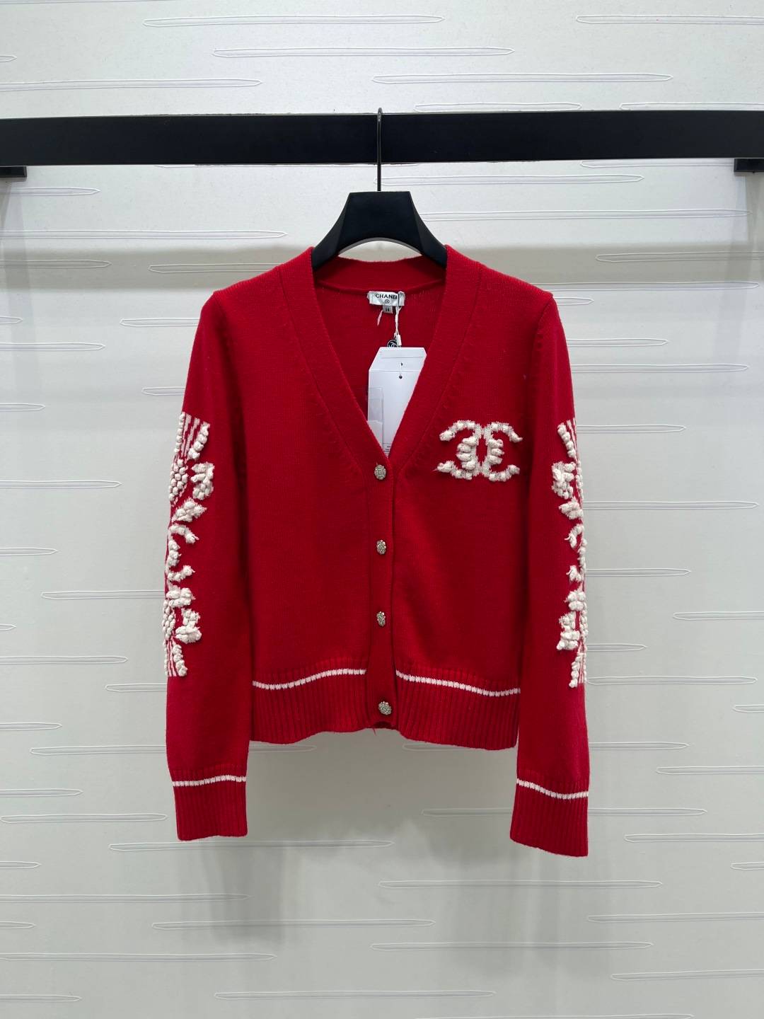 CHANEL シャネル ニットカーディガン Vネック ボタン レッド