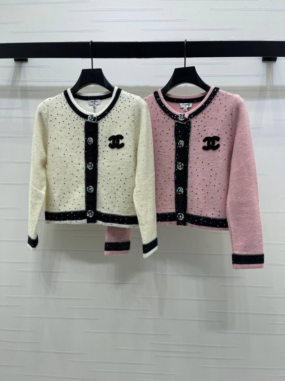 CHANEL シャネル ニットカーディガン 長袖 クルーネック レディース ホワイト ピンク