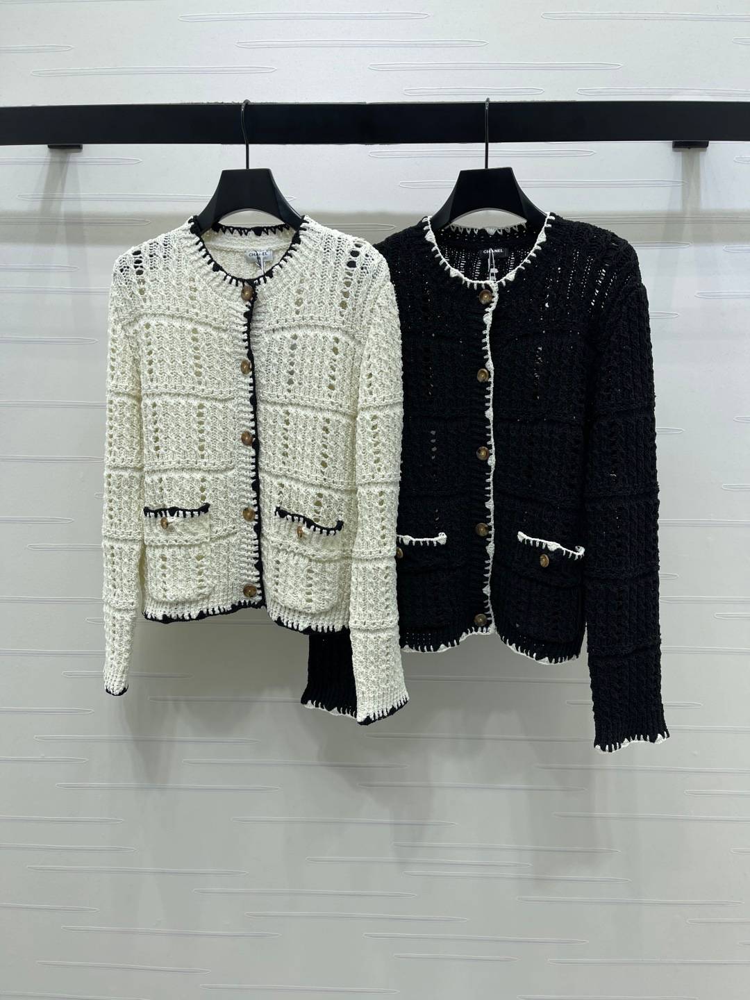 CHANEL シャネル ニットカーディガン 長袖 クルーネック ブラック ホワイト