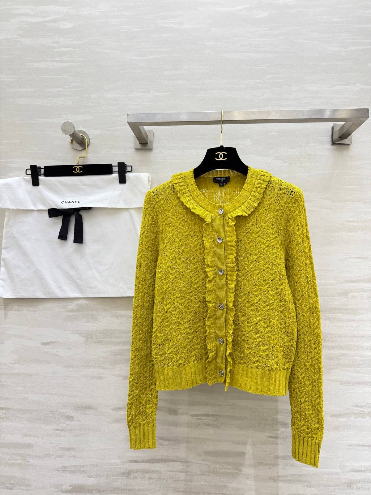 CHANEL シャネル ニットカーディガン 長袖 ボタン 黄