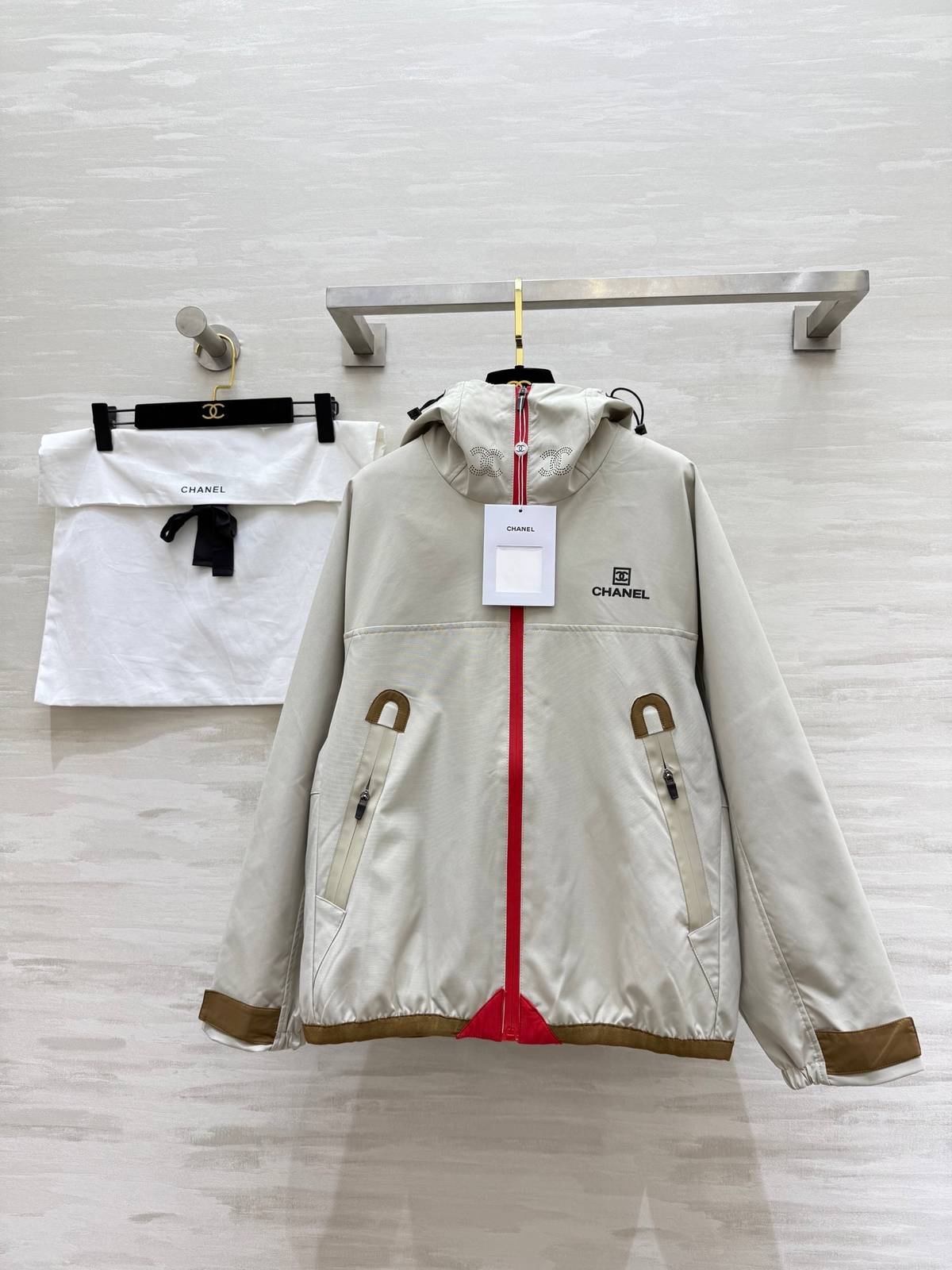 CHANEL シャネル フード付きジャケット ロゴ ジップアップ ベージュ