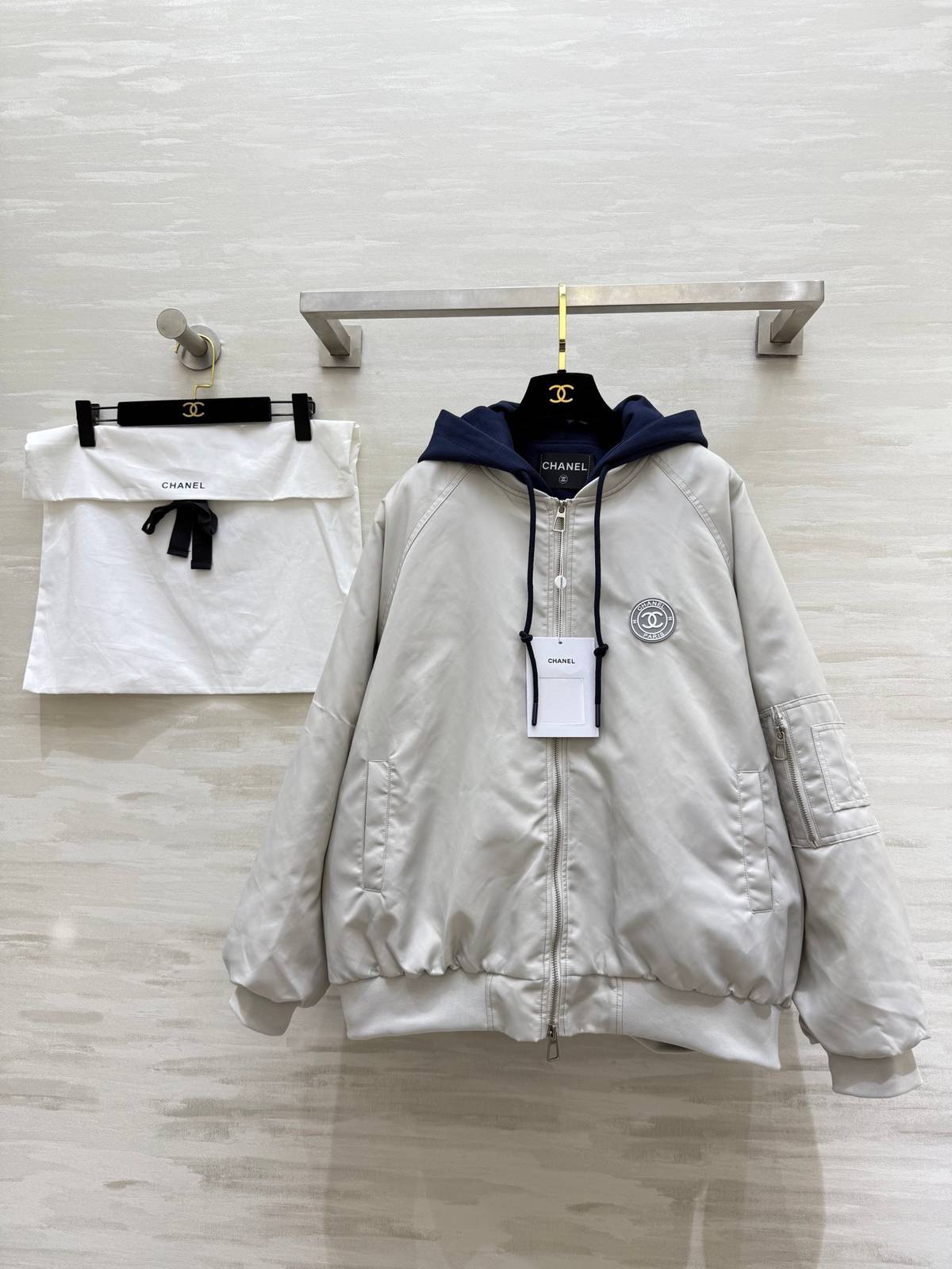 CHANEL シャネル ブルゾン フード付き ロゴ ホワイト