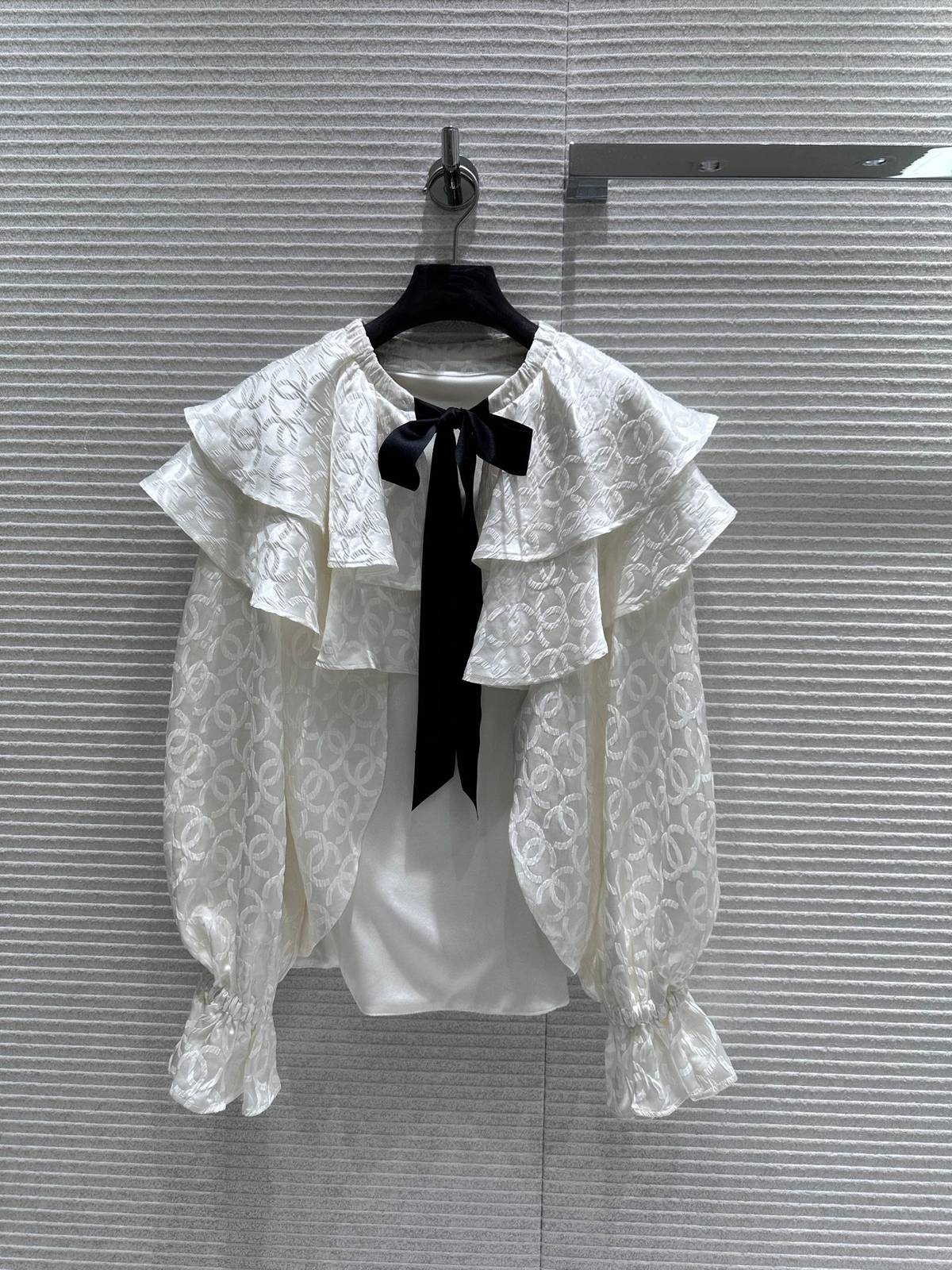 CHANEL シャネル フリルブラウス 長袖 フリル 白