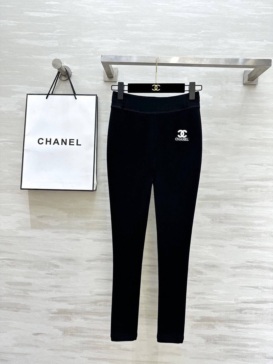 CHANEL シャネル ロゴ刺繍 レディース 通勤 黒