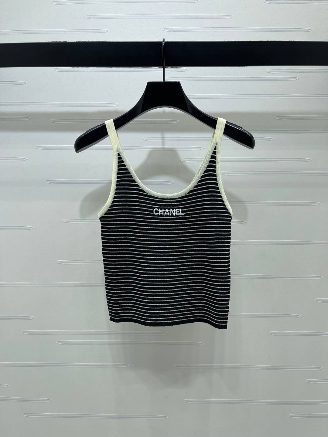 CHANEL シャネル ノースリーブトップス ロゴ クルーネック ブラック