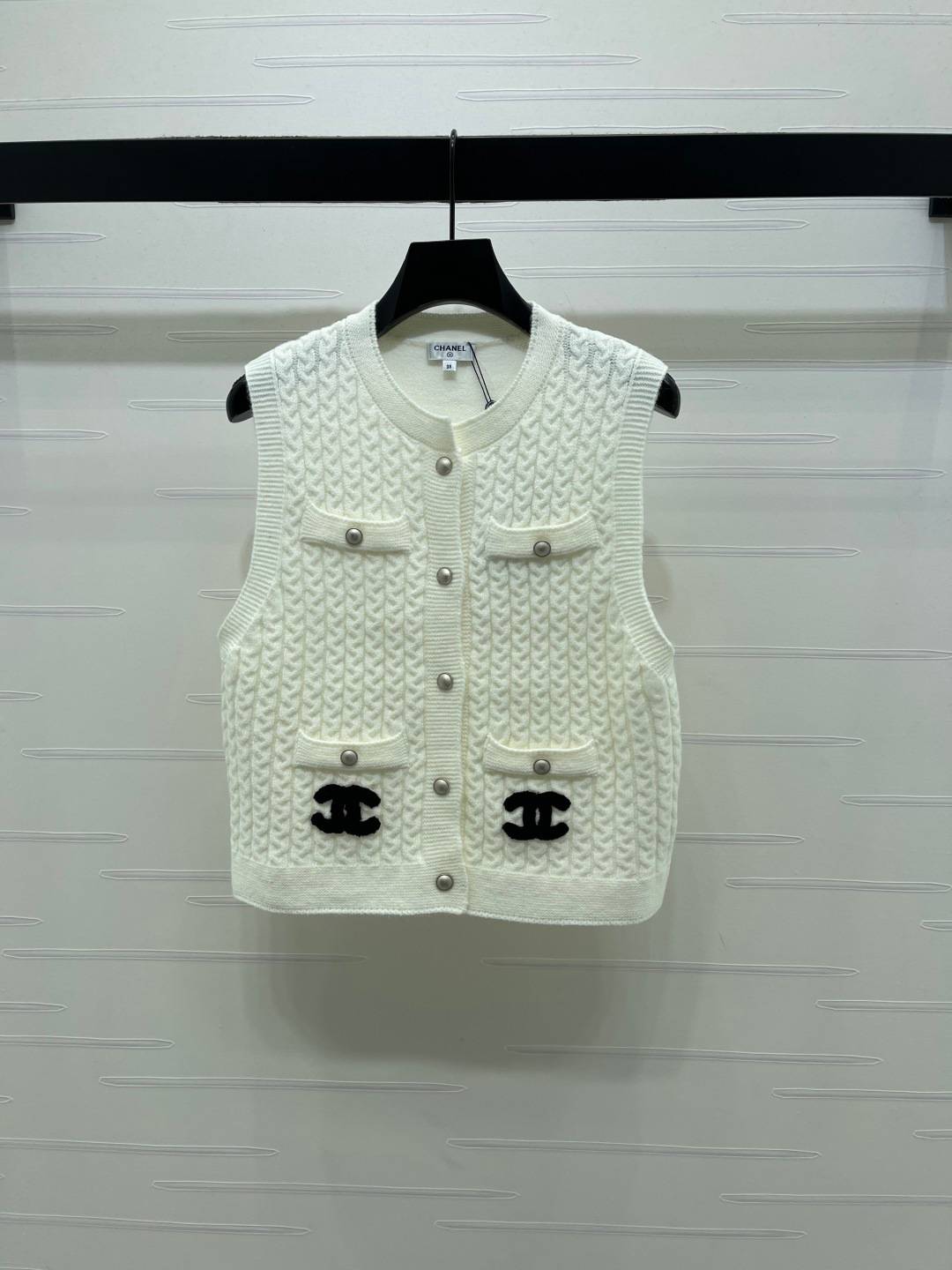 CHANEL シャネル ベスト クルーネック 前開き ロゴ ホワイト