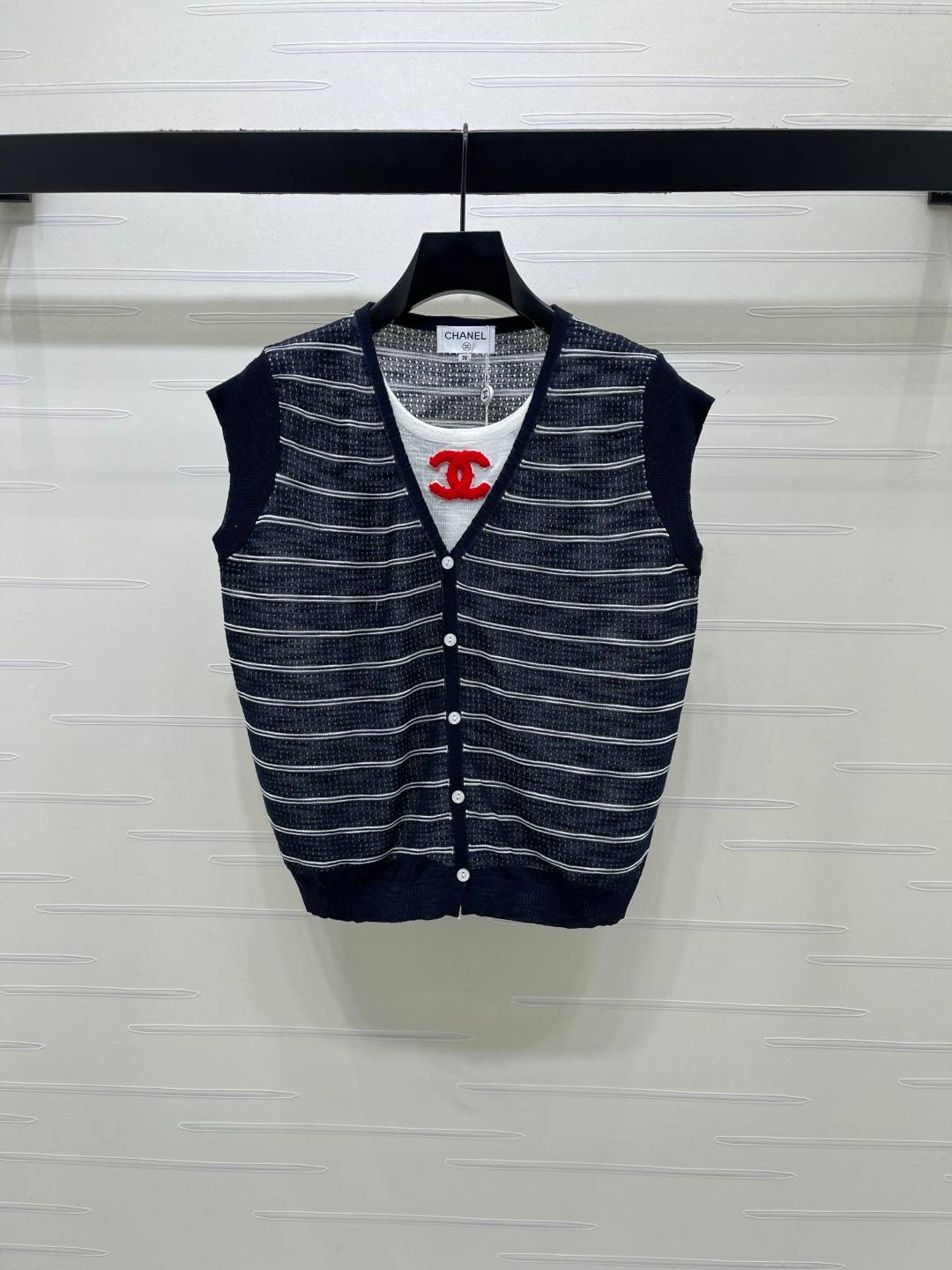 CHANEL シャネル ベスト Vネック ロゴ ブラック