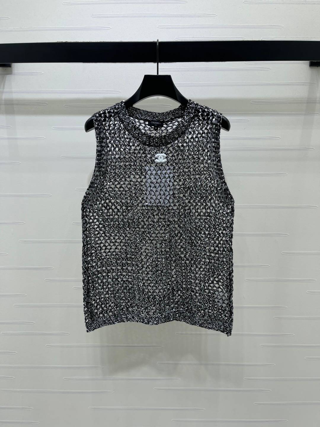 CHANEL シャネル ノースリーブトップス ロゴ ブラック