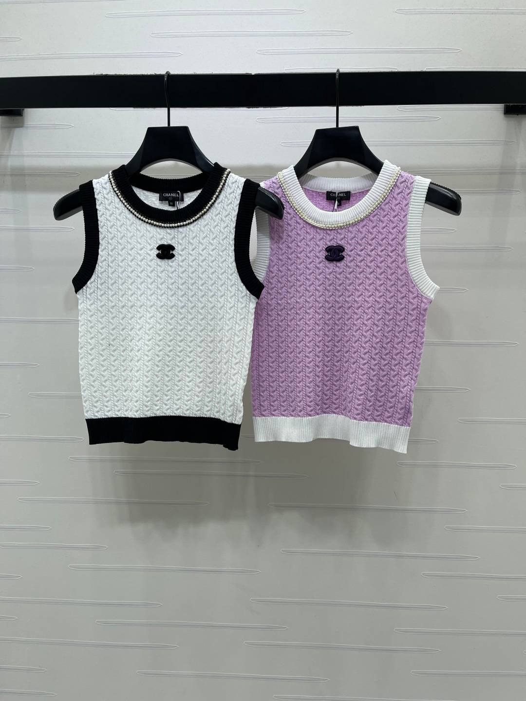 CHANEL シャネル ノースリーブトップス ロゴ レディース ブラック