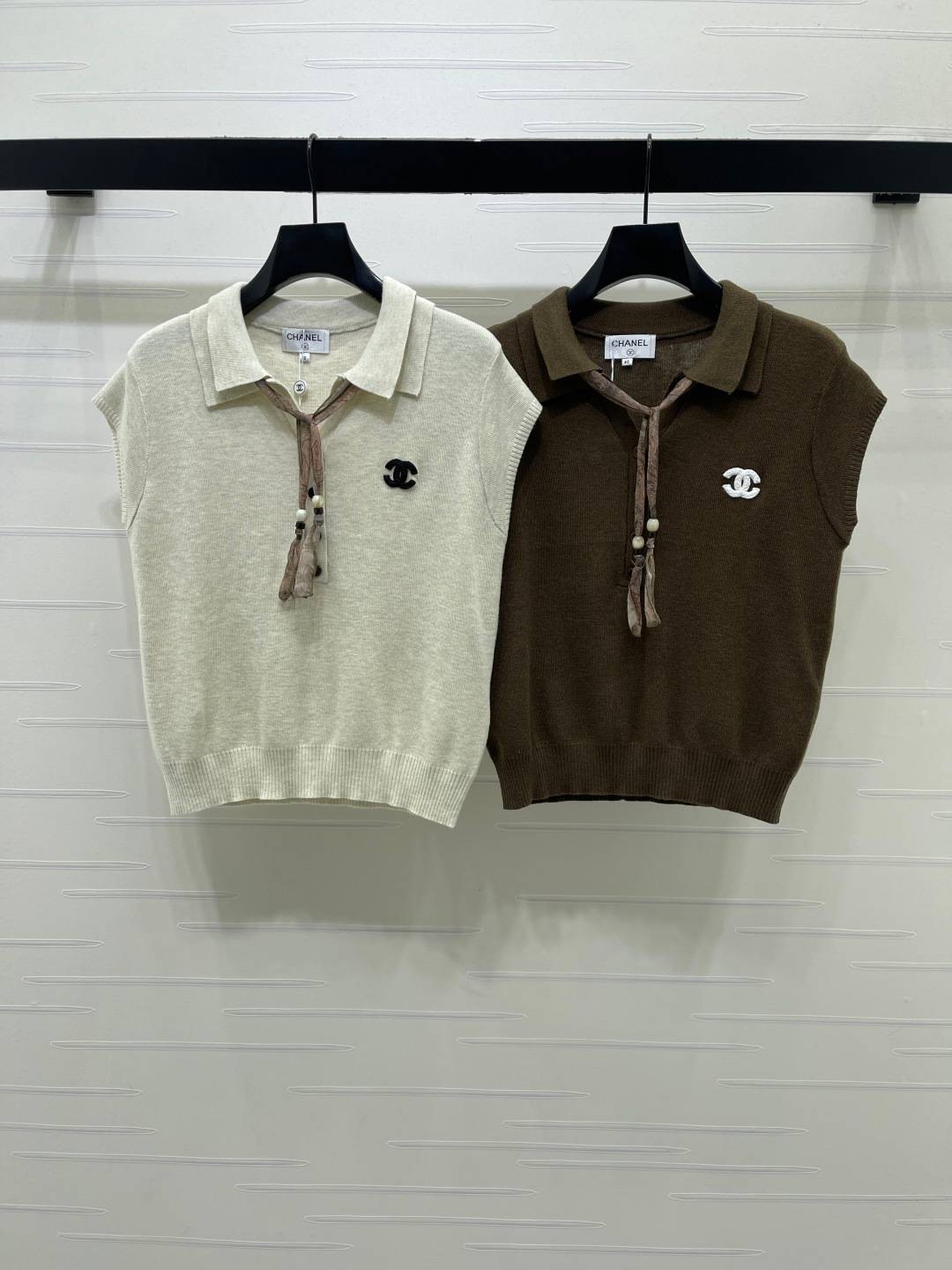 CHANEL シャネル ノースリーブトップス ロゴ ショート丈 ブラック ベージュ