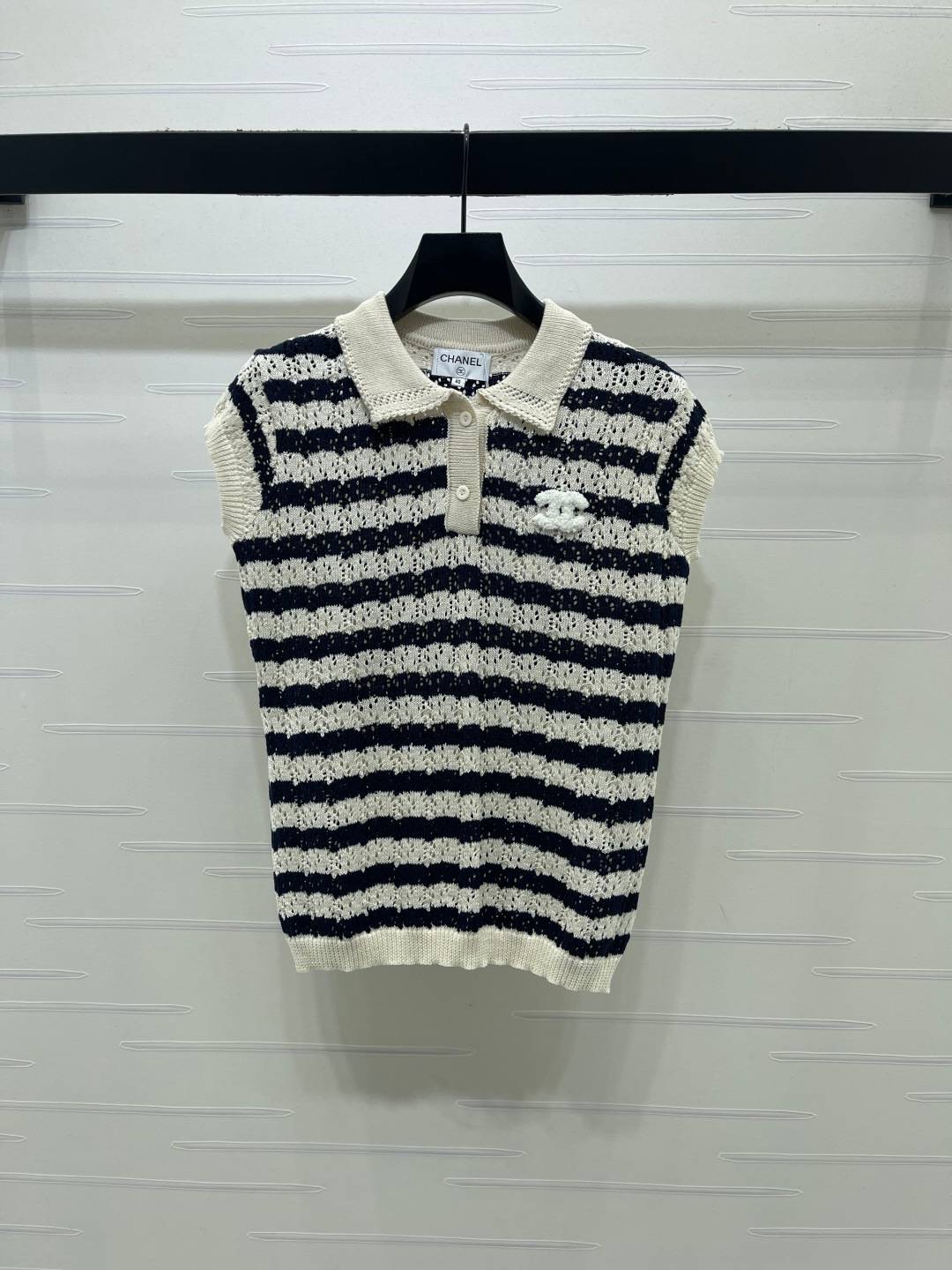 CHANEL シャネル ノースリーブトップス ロゴ レディース ブルー