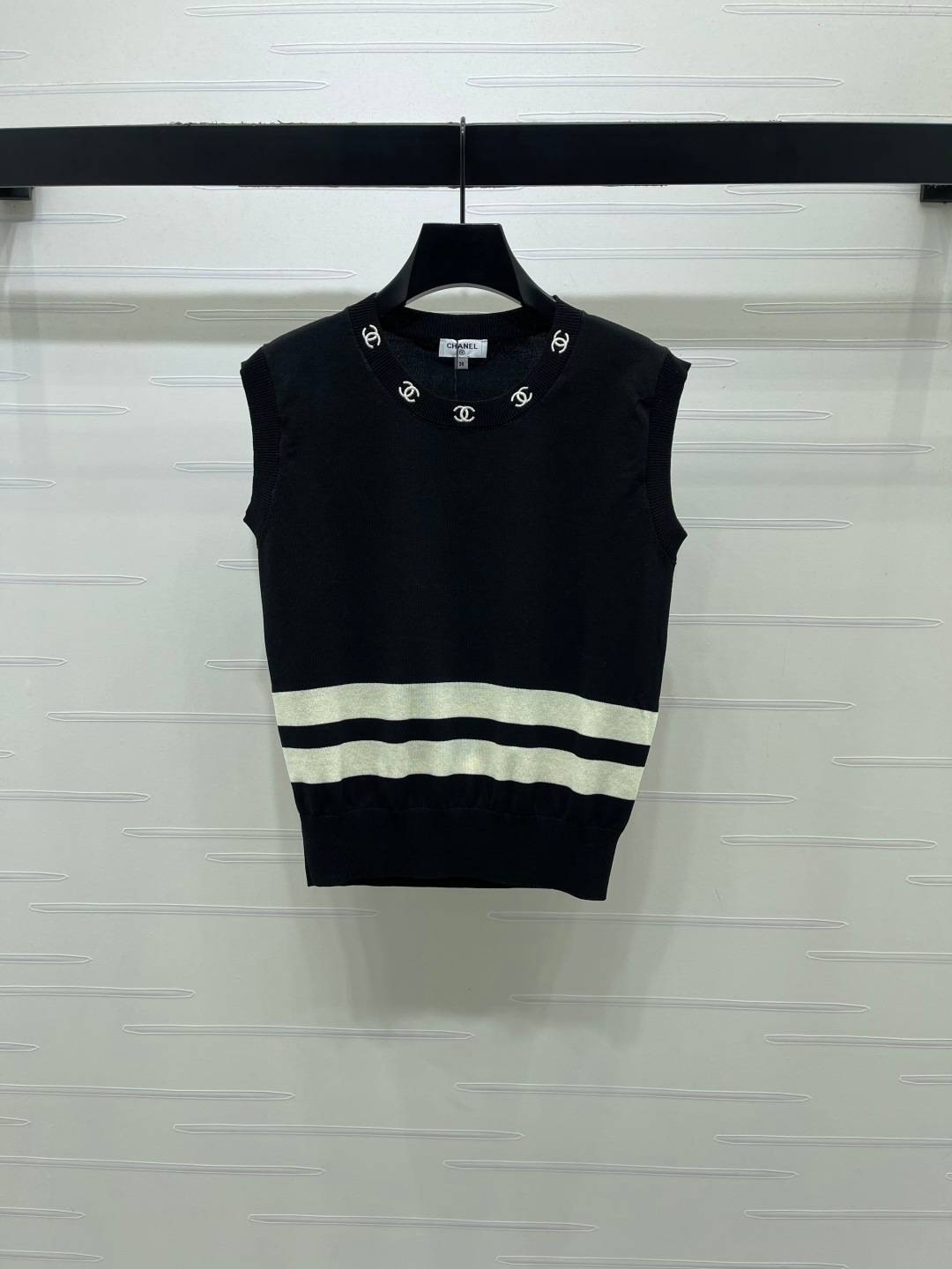CHANEL シャネル ノースリーブトップス ロゴ ブラック