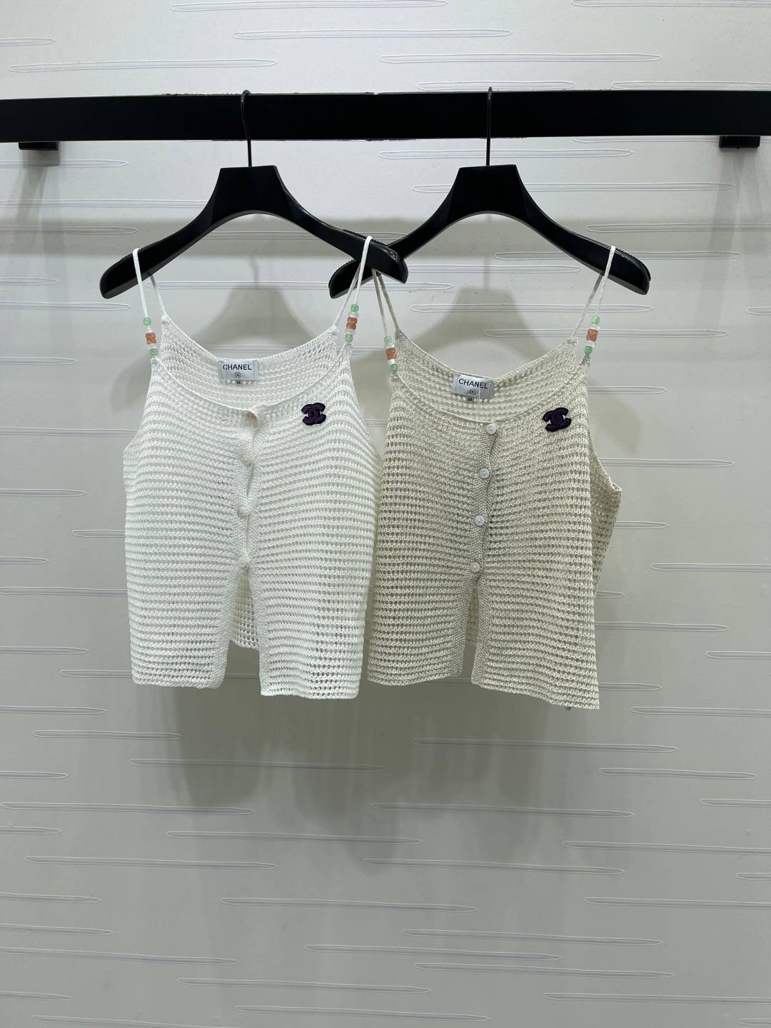 CHANEL シャネル ノースリーブトップス ロゴ ショート丈 ホワイト