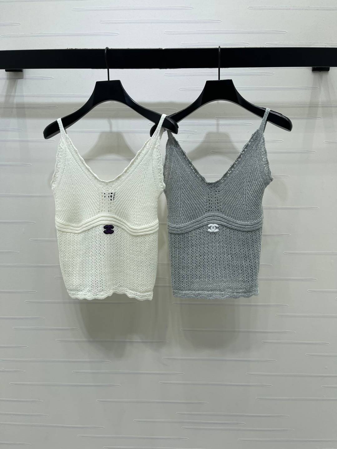 CHANEL シャネル ノースリーブトップス ロゴ レディース ホワイト グレー