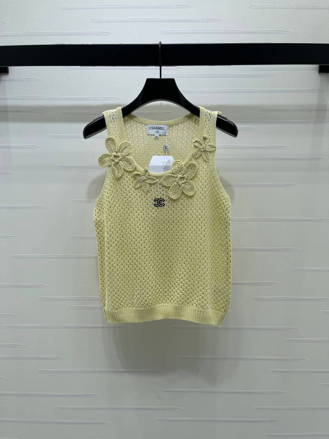 CHANEL シャネル ノースリーブトップス ロゴ ショート丈 ベージュ