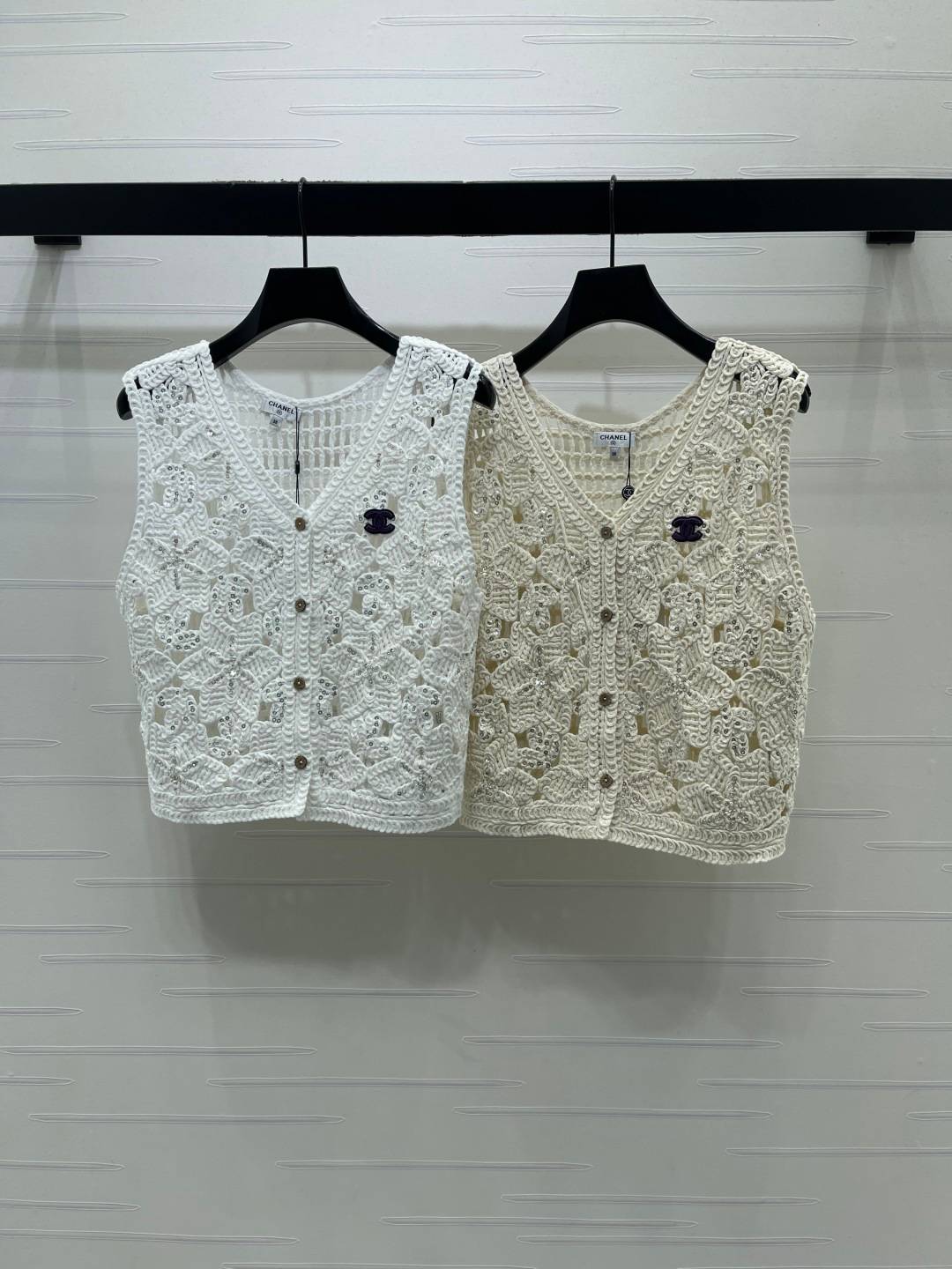 CHANEL シャネル ノースリーブトップス Vネック 前開き ホワイト