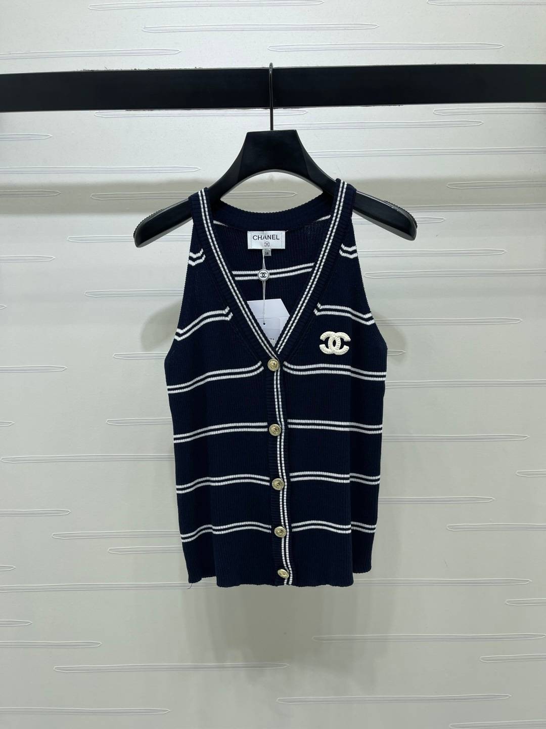 CHANEL シャネル ノースリーブトップス Vネック ロゴ ブルー