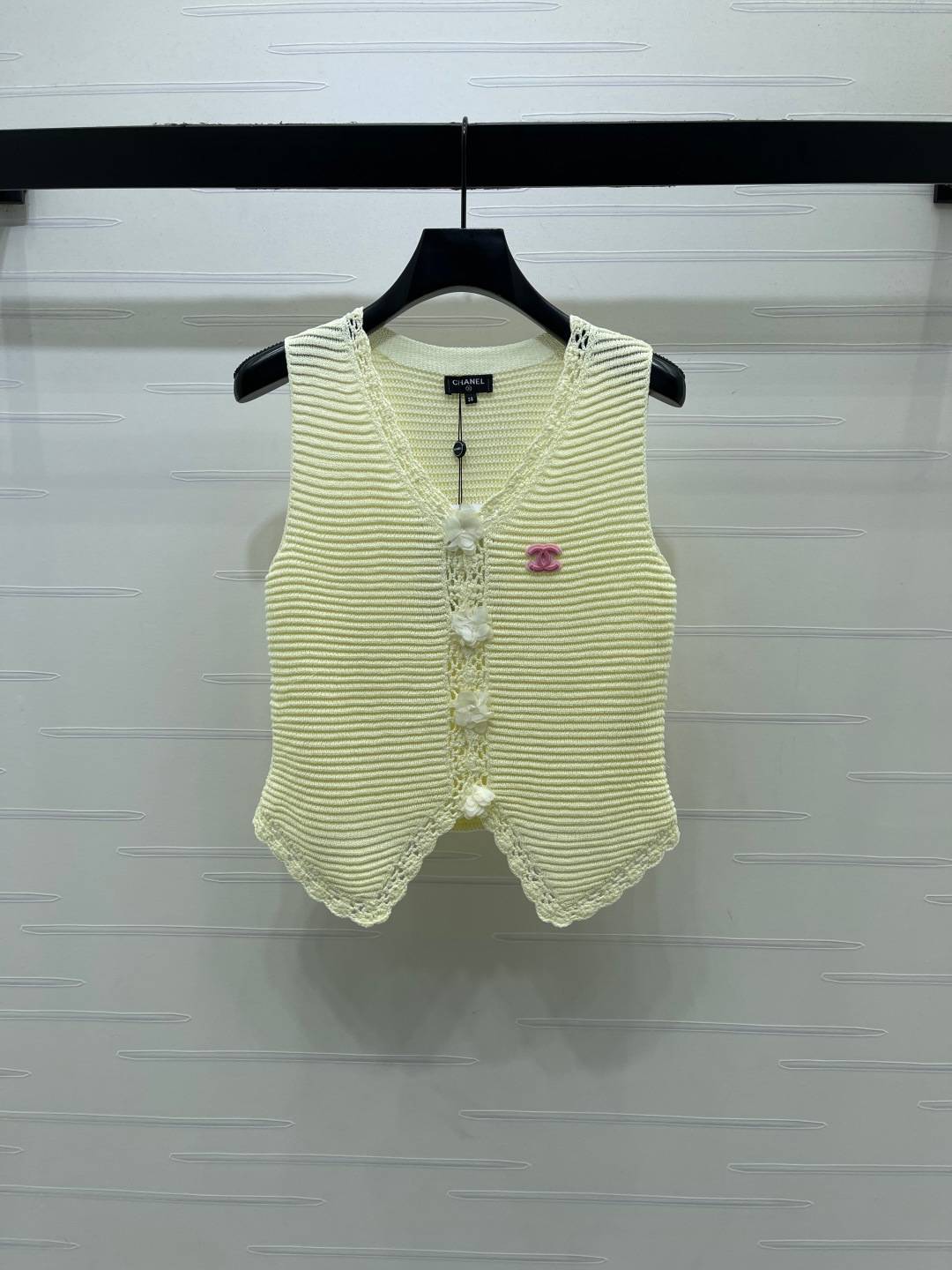 CHANEL シャネル ベスト Vネック ロゴ イエロー