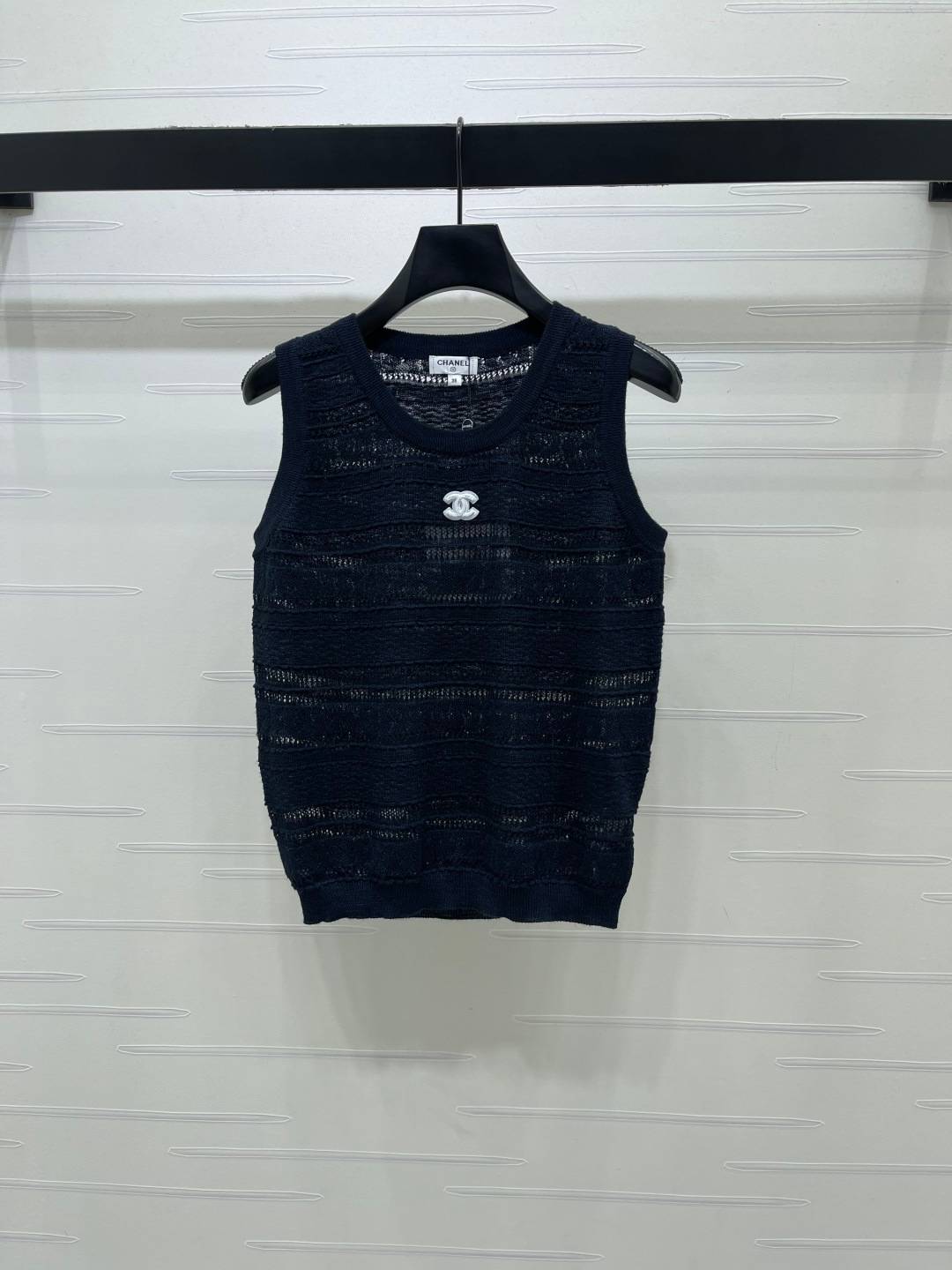 CHANEL シャネル ノースリーブトップス ロゴ ブラック