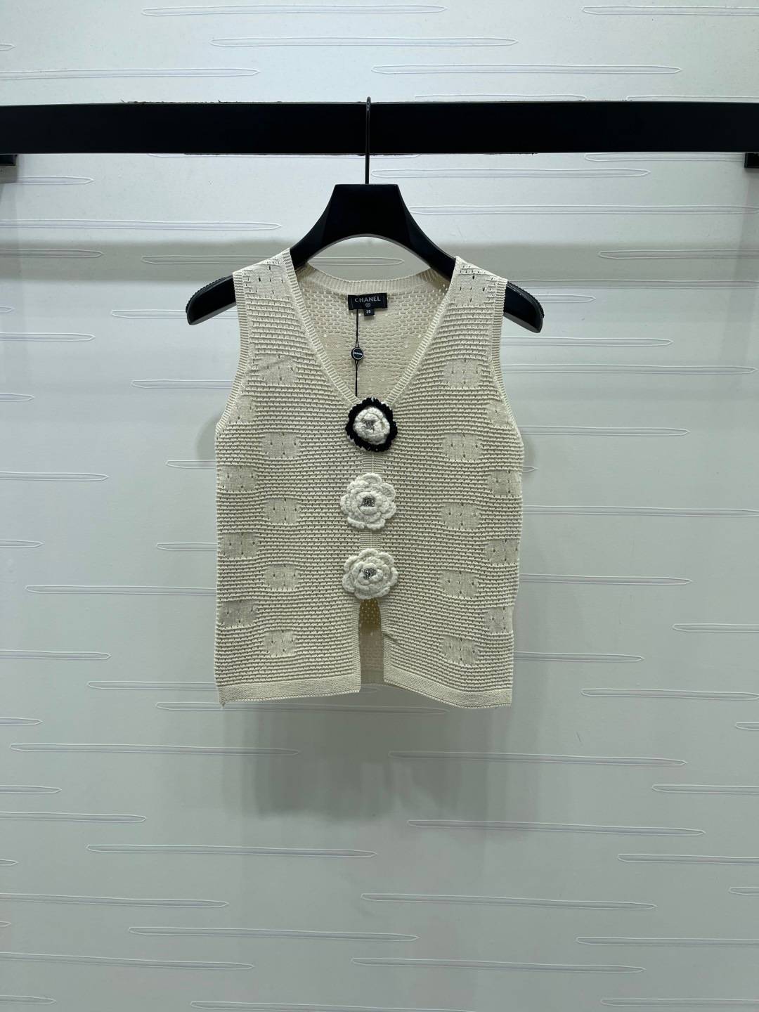 CHANEL シャネル ノースリーブトップス Vネック ブラック