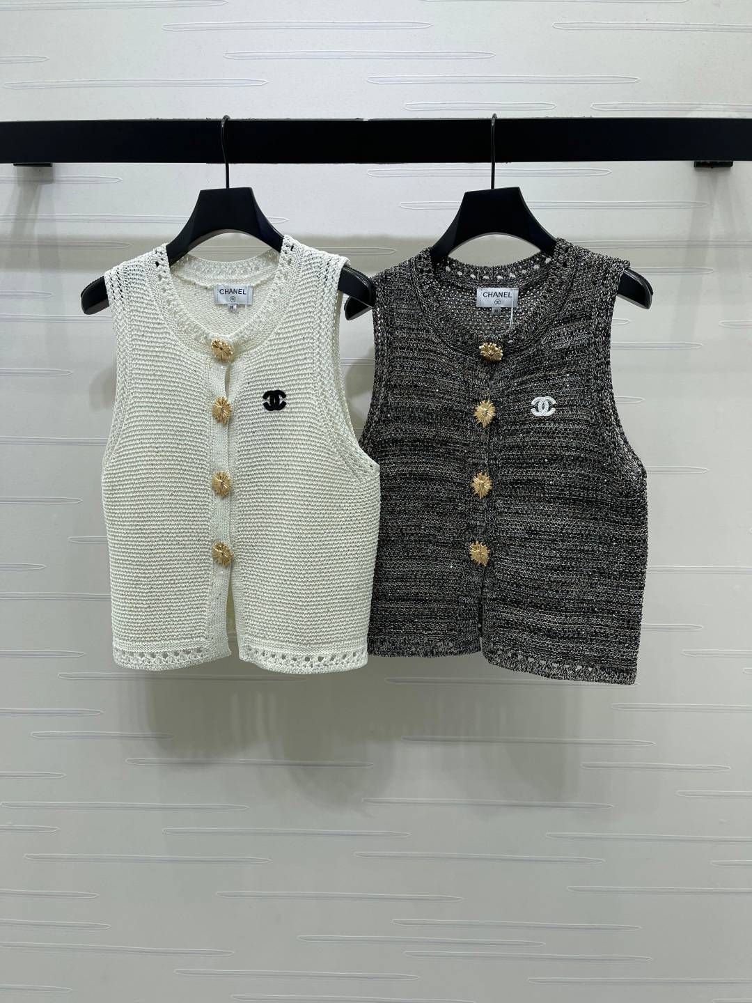 CHANEL シャネル メンズ ジレ ロゴ レディース ブラック ベージュ