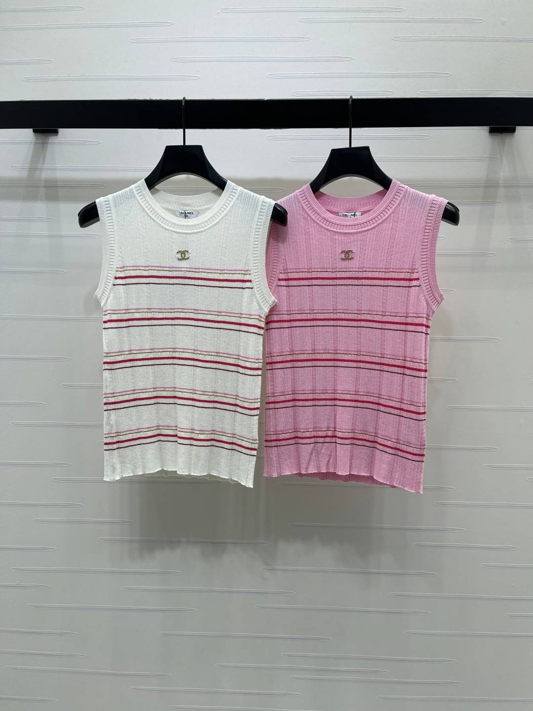 CHANEL シャネル ノースリーブトップス ロゴ クルーネック ホワイト ピンク