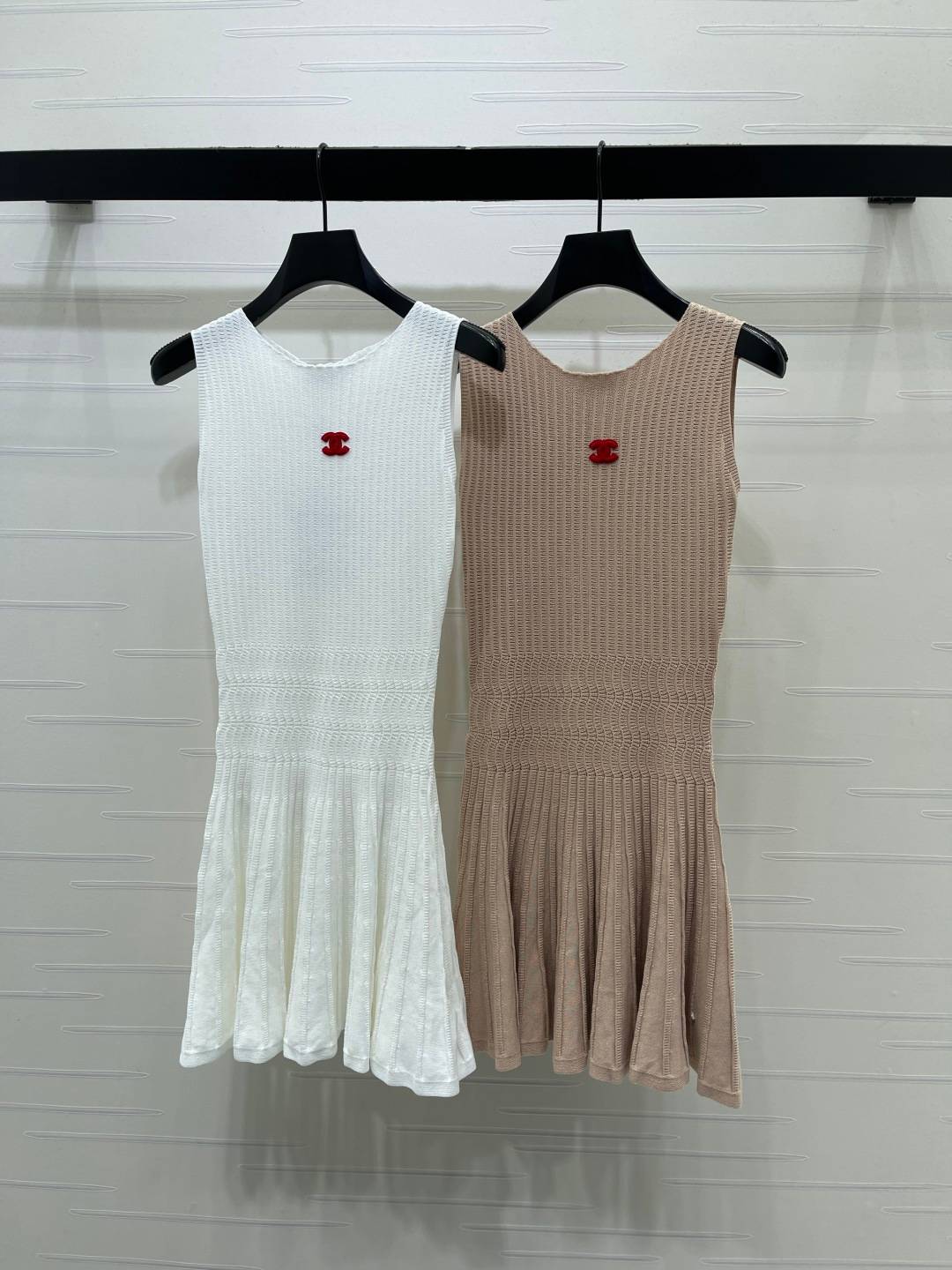 CHANEL シャネル ノースリーブトップス クルーネック レイヤード ホワイト ベージュ
