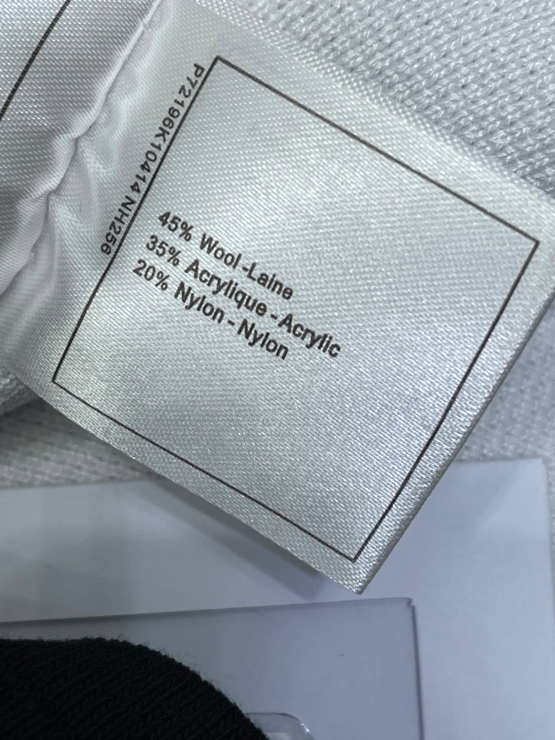CHANEL シャネル ノースリーブトップス ロゴ レディース ブラック ホワイト