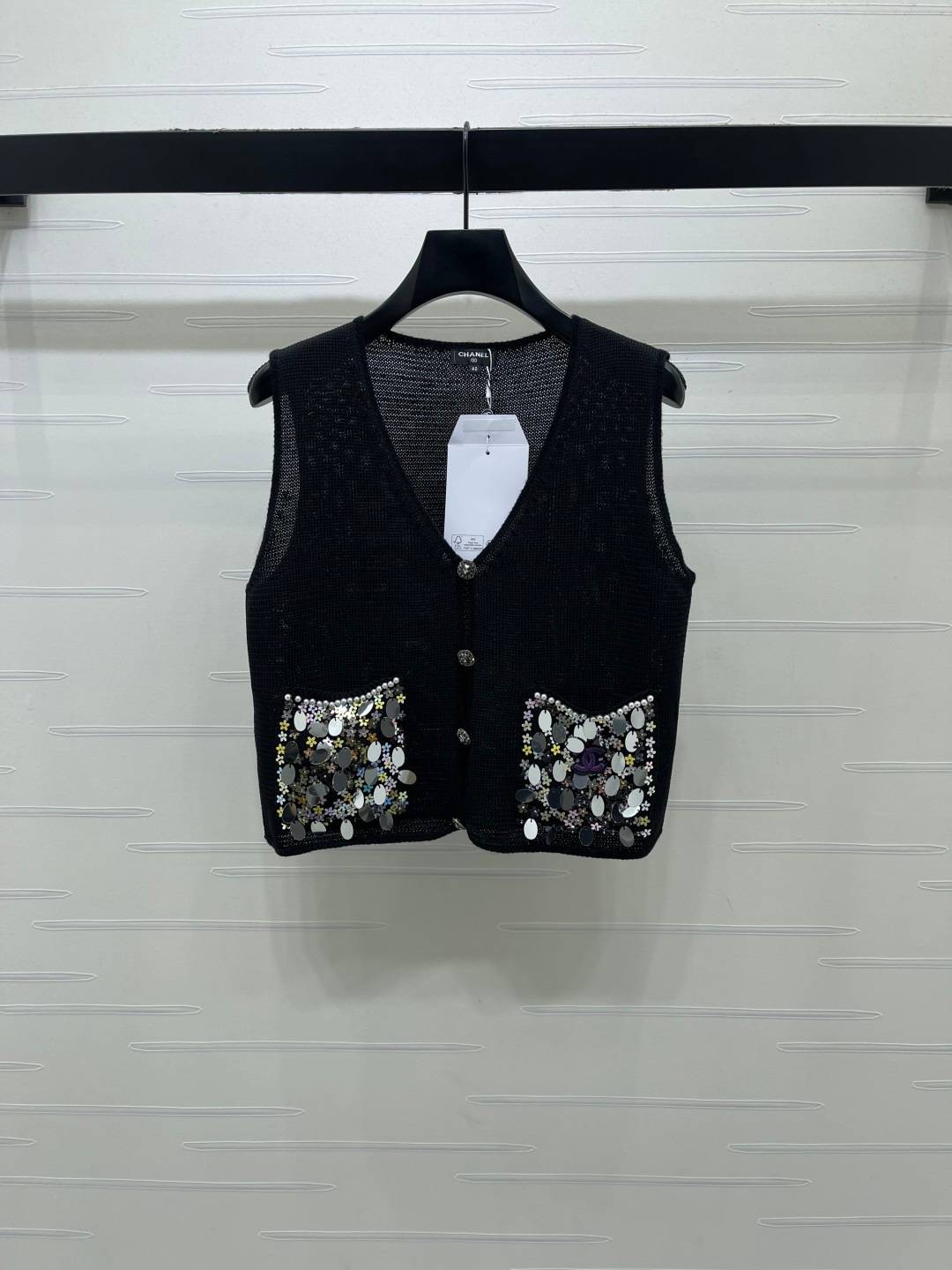 CHANEL シャネル ノースリーブトップス Vネック ロゴ ブラック