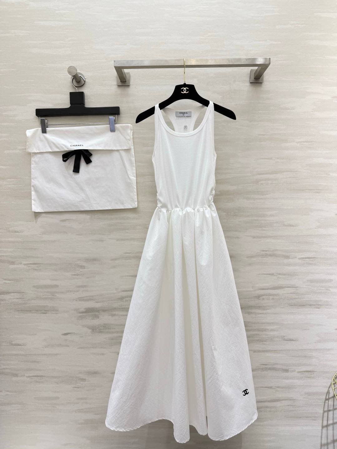 CHANEL シャネル ノースリーブトップス ロング丈 白