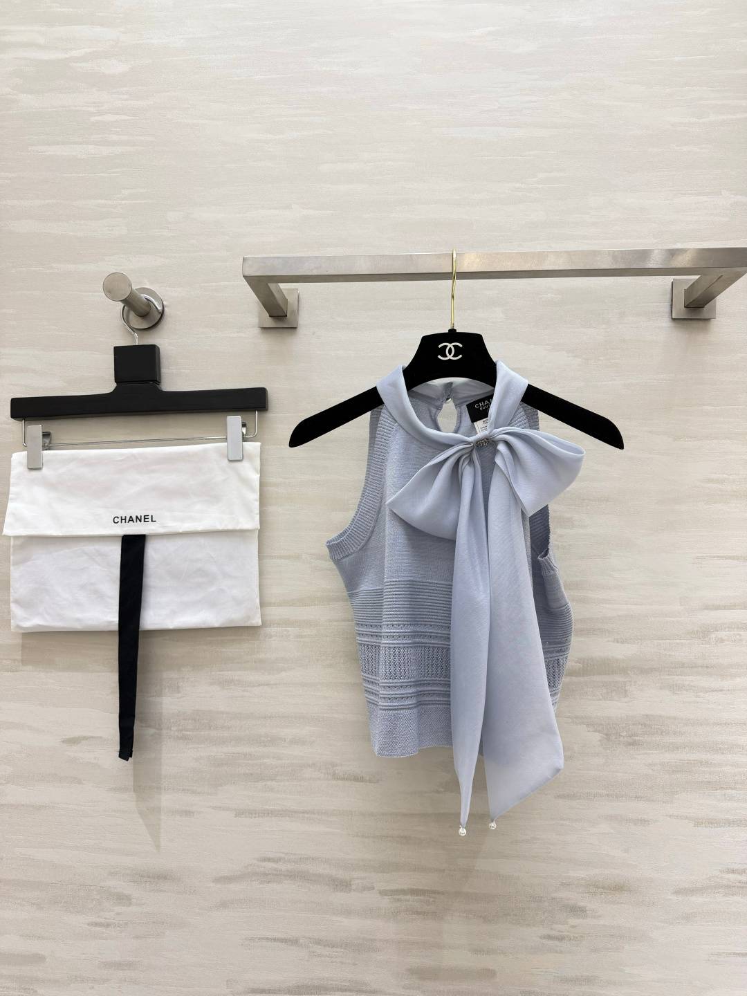 CHANEL シャネル ノースリーブトップス ショート丈 雲母ブルー