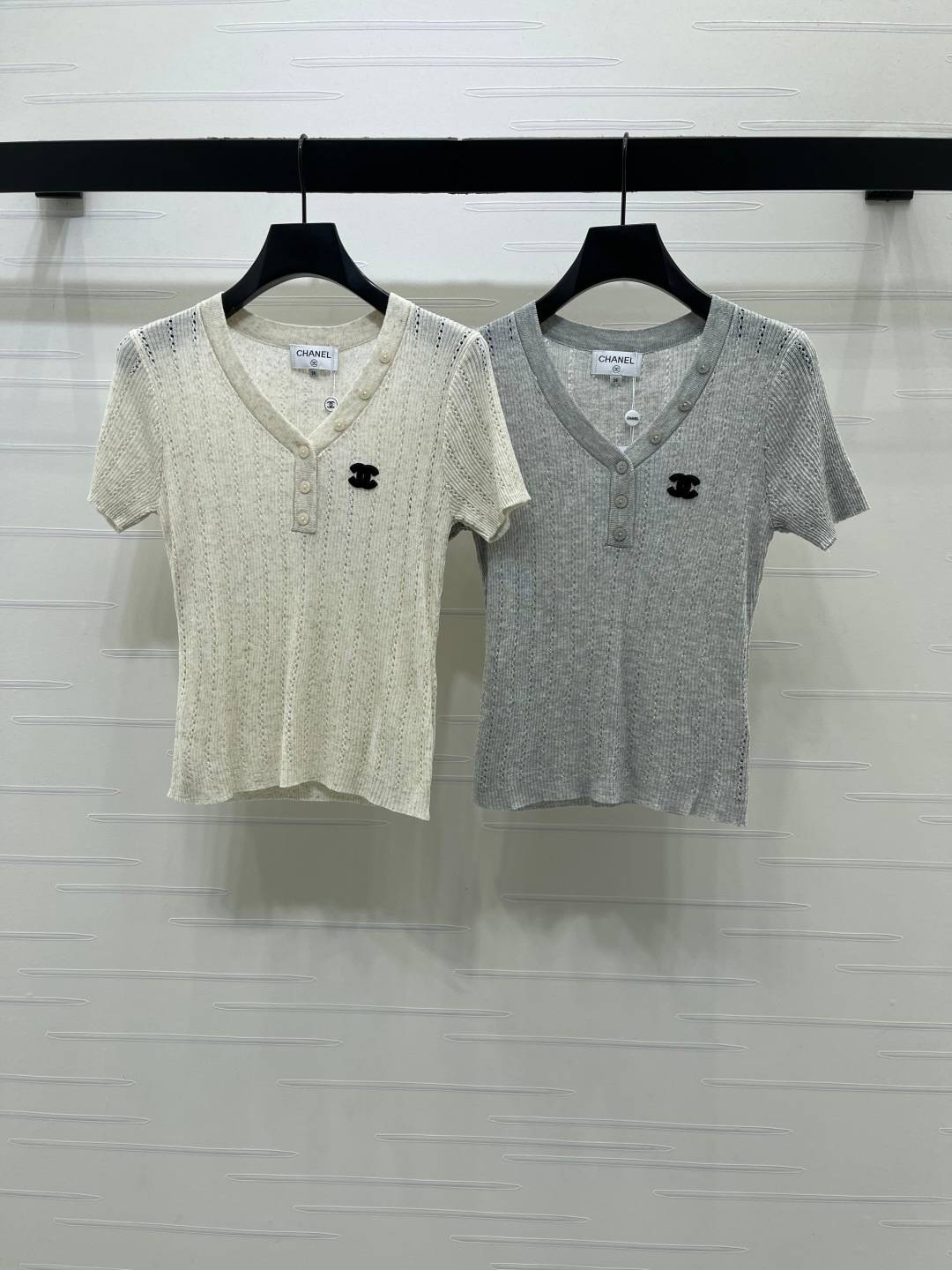 CHANEL シャネル ニットカーディガン Vネック ボタン ブラック ベージュ
