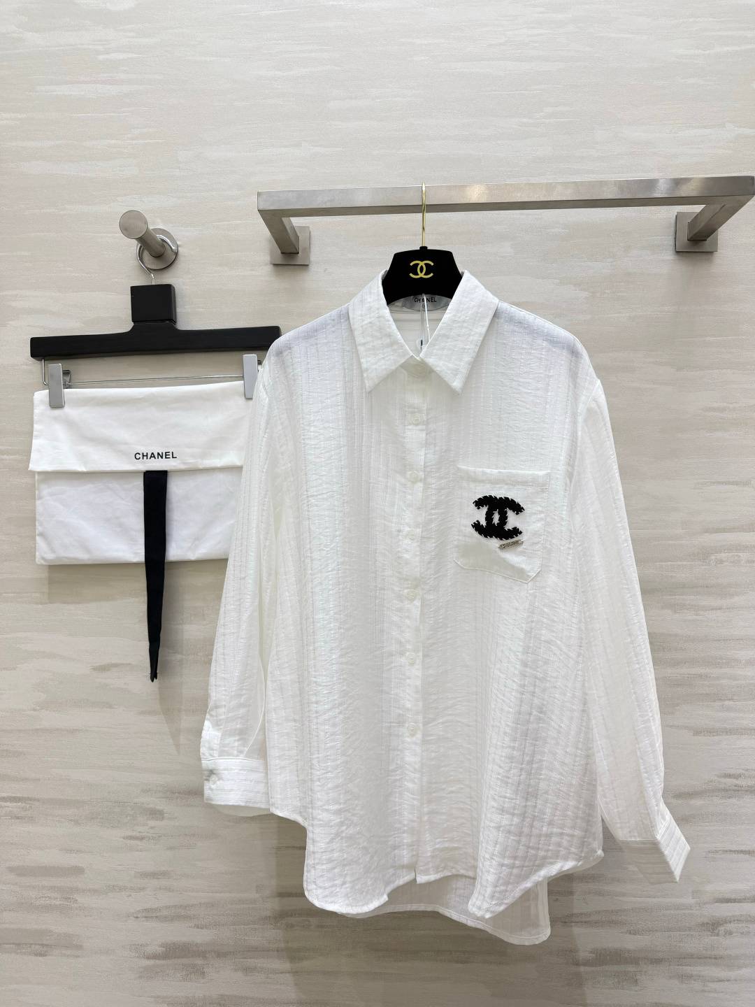 CHANEL シャネル 肩落ち ロゴ レディース 白